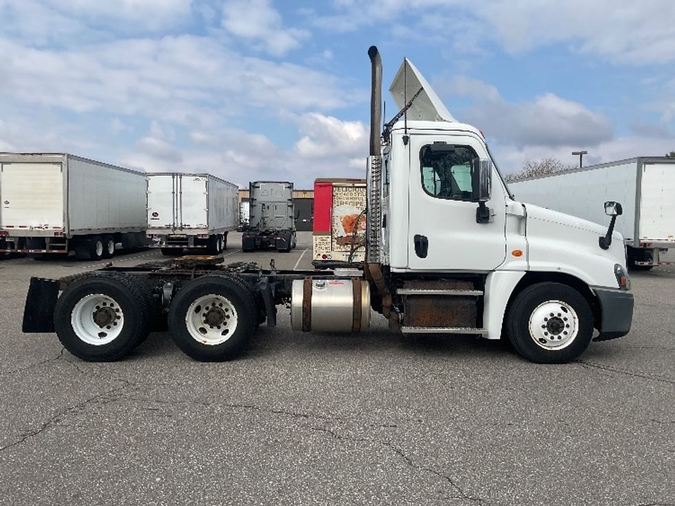 Day Cab Tractor-Heavy Duty Tractors-Freightliner-2019-Cascadia 12564ST-South Bend-IN-224,574\n\t\tmiles-$ 50,000 - Image 8