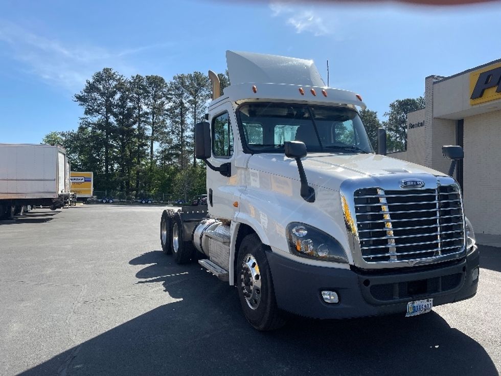 Day Cab Tractor-Heavy Duty Tractors-Freightliner-2019-Cascadia 12564ST-Spartanburg-SC-360,321\n\t\tmiles-$ 42,500 - Image 1