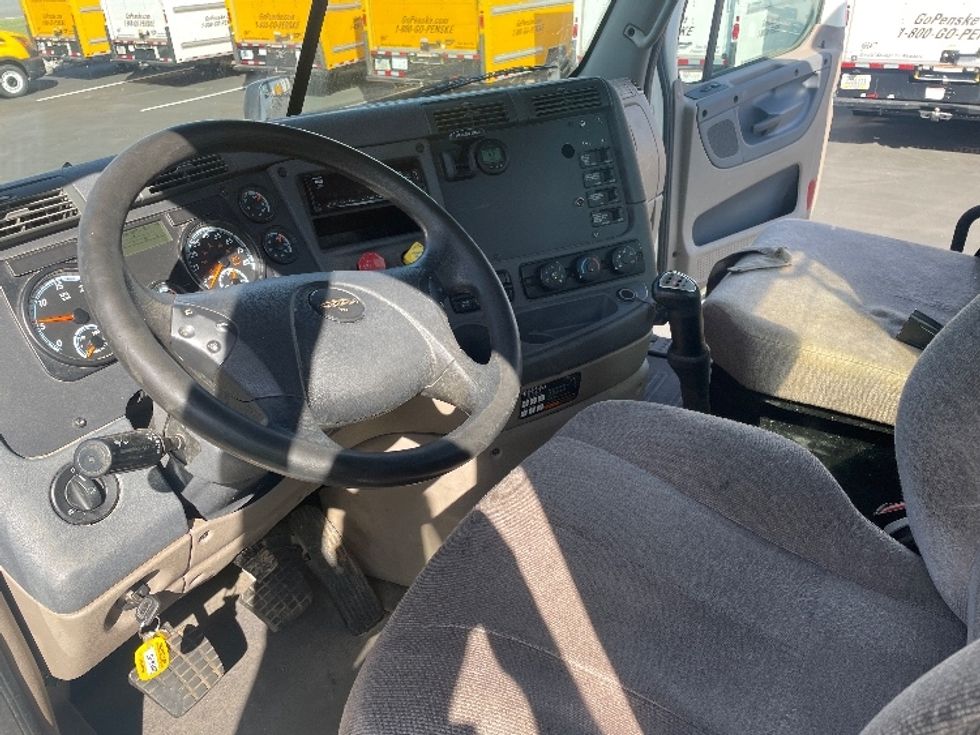 Day Cab Tractor-Heavy Duty Tractors-Freightliner-2019-Cascadia 12564ST-Spartanburg-SC-360,321\n\t\tmiles-$ 42,500 - Image 10