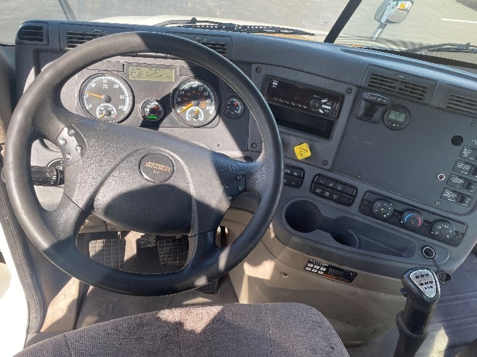 Day Cab Tractor-Heavy Duty Tractors-Freightliner-2019-Cascadia 12564ST-Spartanburg-SC-360,321\n\t\tmiles-$ 42,500 - Image 11