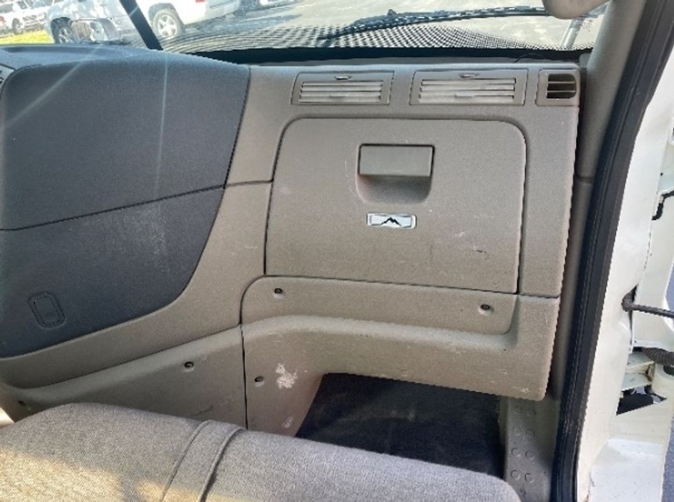 Day Cab Tractor-Heavy Duty Tractors-Freightliner-2019-Cascadia 12564ST-Spartanburg-SC-360,321\n\t\tmiles-$ 42,500 - Image 13