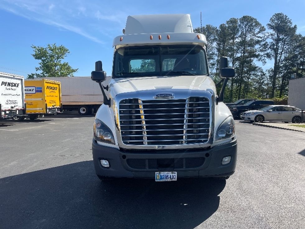 Day Cab Tractor-Heavy Duty Tractors-Freightliner-2019-Cascadia 12564ST-Spartanburg-SC-360,321\n\t\tmiles-$ 42,500 - Image 2