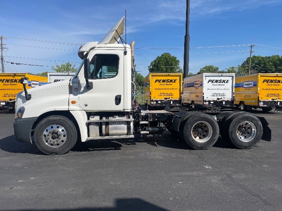 Day Cab Tractor-Heavy Duty Tractors-Freightliner-2019-Cascadia 12564ST-Spartanburg-SC-360,321\n\t\tmiles-$ 42,500 - Image 4