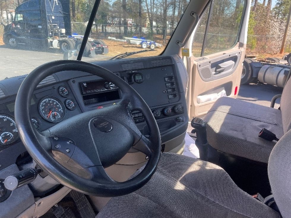 Day Cab Tractor-Heavy Duty Tractors-Freightliner-2019-Cascadia 12564ST-Spartanburg-SC-556,710\n\t\tmiles-$ 29,250 - Image 10