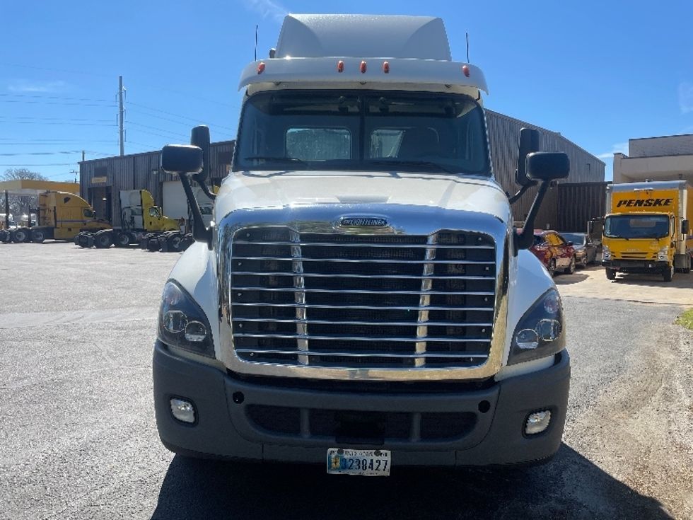Day Cab Tractor-Heavy Duty Tractors-Freightliner-2019-Cascadia 12564ST-Spartanburg-SC-556,710\n\t\tmiles-$ 29,250 - Image 2