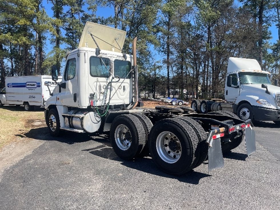 Day Cab Tractor-Heavy Duty Tractors-Freightliner-2019-Cascadia 12564ST-Spartanburg-SC-556,710\n\t\tmiles-$ 29,250 - Image 5