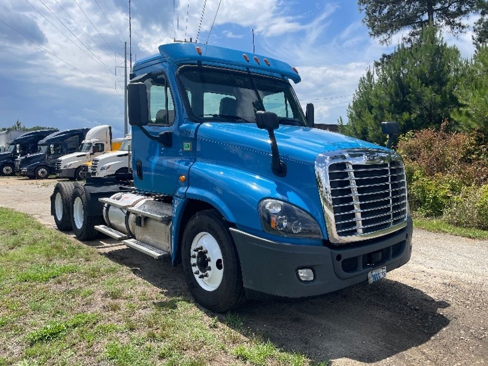 Day Cab Tractor-Heavy Duty Tractors-Freightliner-2019-Cascadia 12564ST-Spartanburg-SC-574,602\n\t\tmiles-$ 27,500 - Image 1