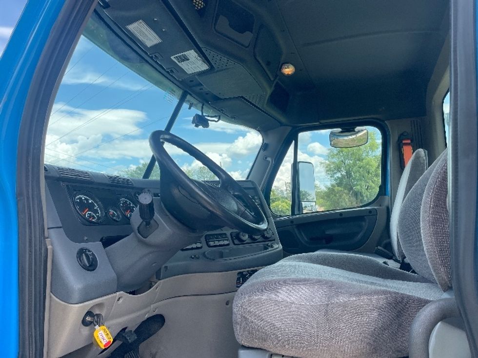 Day Cab Tractor-Heavy Duty Tractors-Freightliner-2019-Cascadia 12564ST-Spartanburg-SC-574,602\n\t\tmiles-$ 27,500 - Image 10
