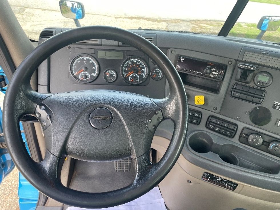 Day Cab Tractor-Heavy Duty Tractors-Freightliner-2019-Cascadia 12564ST-Spartanburg-SC-574,602\n\t\tmiles-$ 27,500 - Image 11