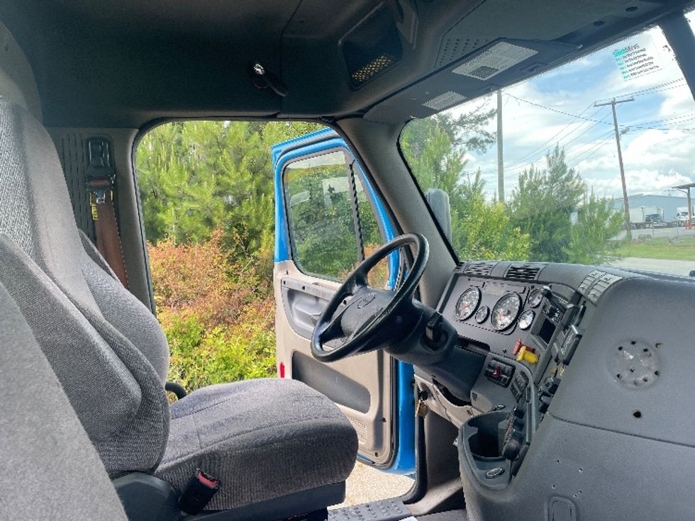 Day Cab Tractor-Heavy Duty Tractors-Freightliner-2019-Cascadia 12564ST-Spartanburg-SC-574,602\n\t\tmiles-$ 27,500 - Image 14