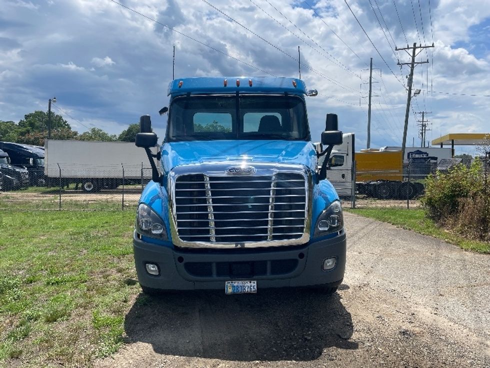 Day Cab Tractor-Heavy Duty Tractors-Freightliner-2019-Cascadia 12564ST-Spartanburg-SC-574,602\n\t\tmiles-$ 27,500 - Image 2