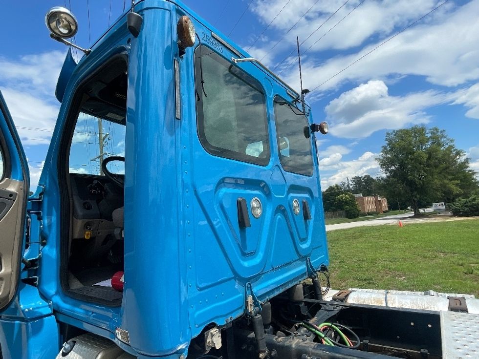 Day Cab Tractor-Heavy Duty Tractors-Freightliner-2019-Cascadia 12564ST-Spartanburg-SC-574,602\n\t\tmiles-$ 27,500 - Image 24