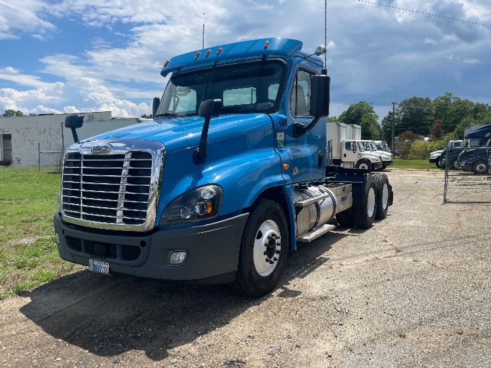 Day Cab Tractor-Heavy Duty Tractors-Freightliner-2019-Cascadia 12564ST-Spartanburg-SC-574,602\n\t\tmiles-$ 27,500 - Image 3