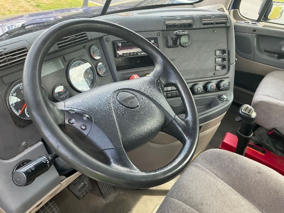 Day Cab Tractor-Heavy Duty Tractors-Freightliner-2019-Cascadia 12564ST-Springfield-MA-166,144\n\t\tmiles-$ 45,750 - Image 10