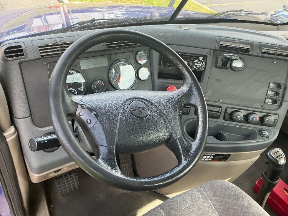 Day Cab Tractor-Heavy Duty Tractors-Freightliner-2019-Cascadia 12564ST-Springfield-MA-166,144\n\t\tmiles-$ 45,750 - Image 11