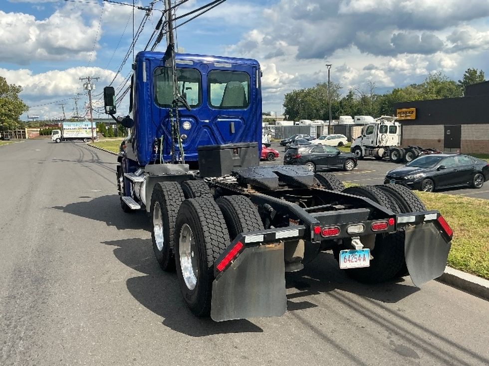 Day Cab Tractor-Heavy Duty Tractors-Freightliner-2019-Cascadia 12564ST-Springfield-MA-166,144\n\t\tmiles-$ 45,750 - Image 17