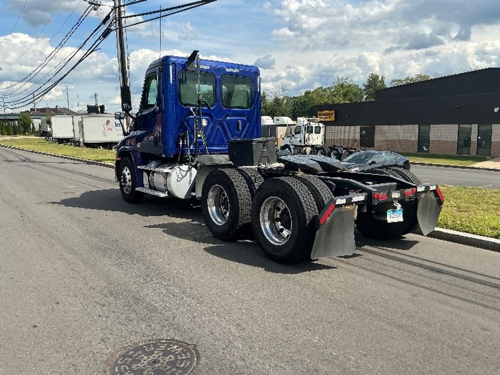 Day Cab Tractor-Heavy Duty Tractors-Freightliner-2019-Cascadia 12564ST-Springfield-MA-166,144\n\t\tmiles-$ 45,750 - Image 5