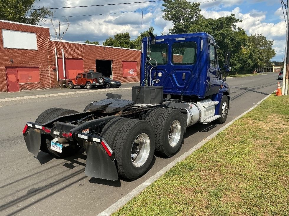Day Cab Tractor-Heavy Duty Tractors-Freightliner-2019-Cascadia 12564ST-Springfield-MA-166,144\n\t\tmiles-$ 45,750 - Image 7