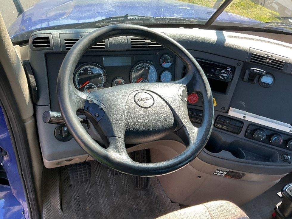 Day Cab Tractor-Heavy Duty Tractors-Freightliner-2019-Cascadia 12564ST-Springfield-MA-182,520\n\t\tmiles-$ 45,750 - Image 11