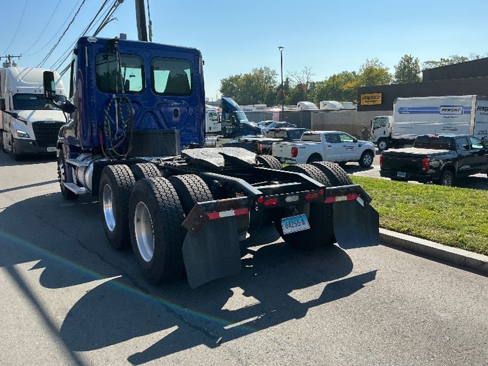 Day Cab Tractor-Heavy Duty Tractors-Freightliner-2019-Cascadia 12564ST-Springfield-MA-182,520\n\t\tmiles-$ 45,750 - Image 17
