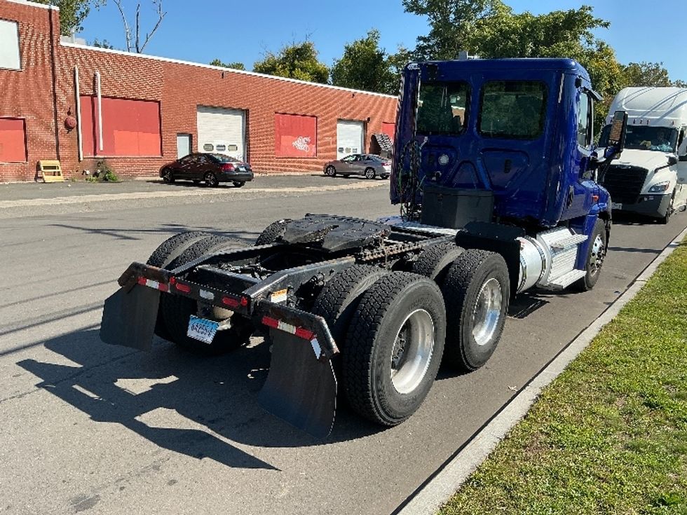 Day Cab Tractor-Heavy Duty Tractors-Freightliner-2019-Cascadia 12564ST-Springfield-MA-182,520\n\t\tmiles-$ 45,750 - Image 18