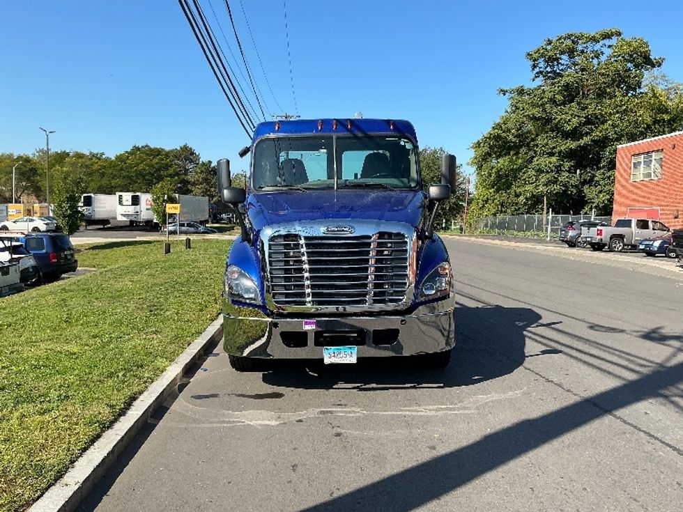 Day Cab Tractor-Heavy Duty Tractors-Freightliner-2019-Cascadia 12564ST-Springfield-MA-182,520\n\t\tmiles-$ 45,750 - Image 2