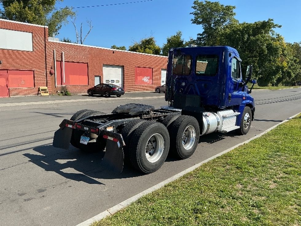 Day Cab Tractor-Heavy Duty Tractors-Freightliner-2019-Cascadia 12564ST-Springfield-MA-182,520\n\t\tmiles-$ 45,750 - Image 7