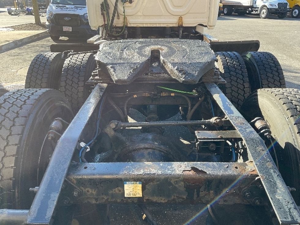 Day Cab Tractor-Heavy Duty Tractors-Freightliner-2019-Cascadia 12564ST-Springfield-MA-281,300\n\t\tmiles-$ 46,250 - Image 6