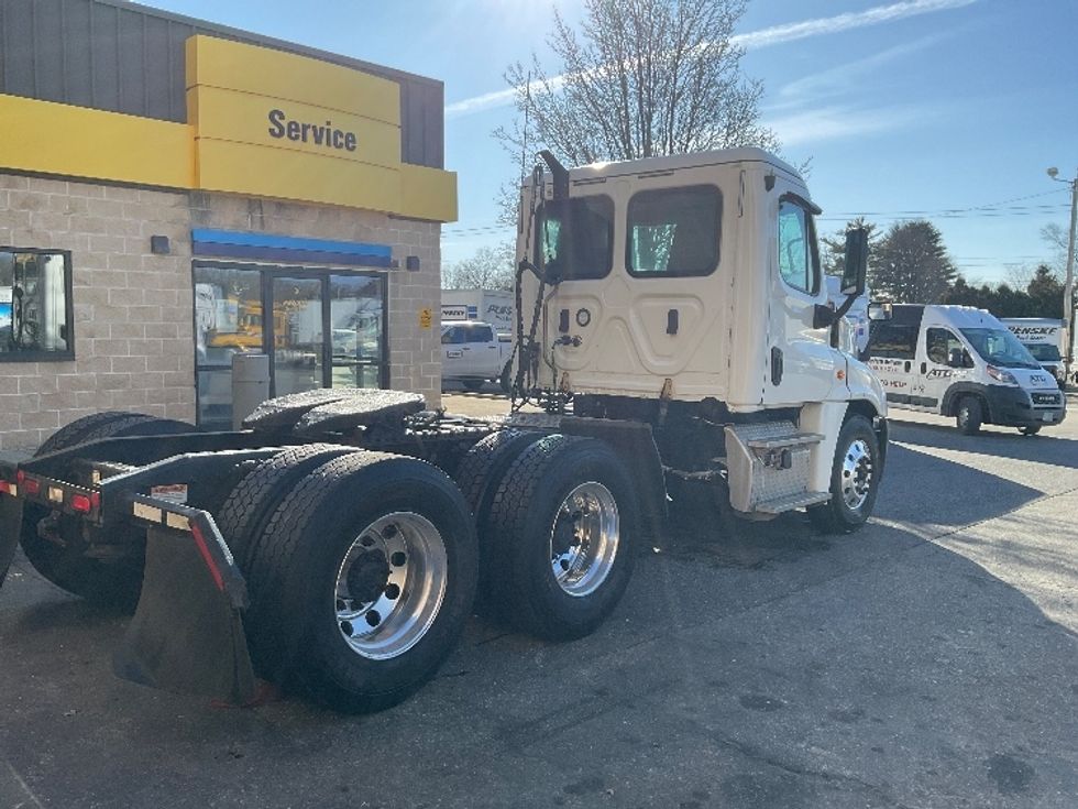 Day Cab Tractor-Heavy Duty Tractors-Freightliner-2019-Cascadia 12564ST-Springfield-MA-281,300\n\t\tmiles-$ 46,250 - Image 7
