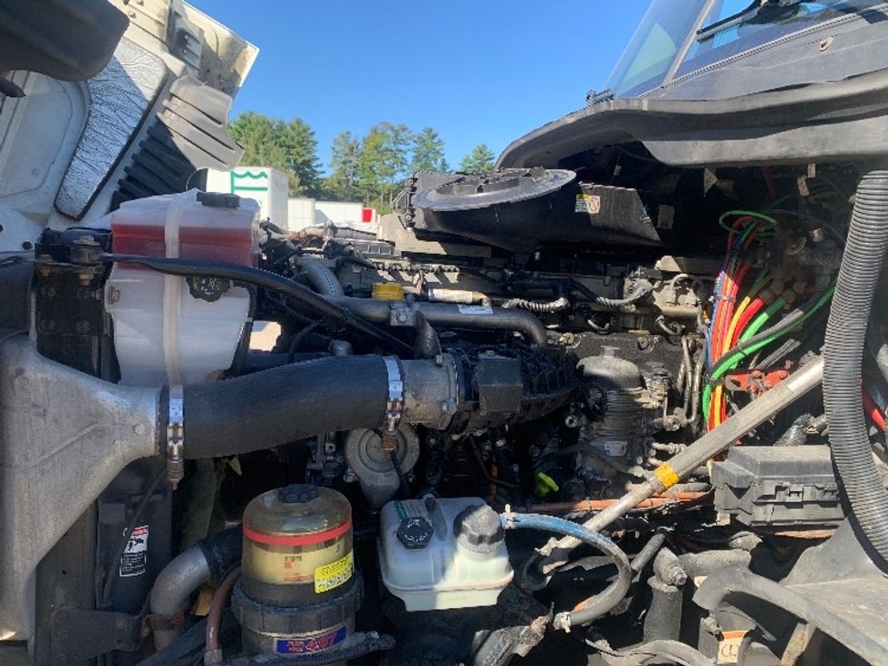Day Cab Tractor-Heavy Duty Tractors-Freightliner-2019-Cascadia 12564ST-Springfield-MA-511,156\n\t\tmiles-$ 31,250 - Image 16