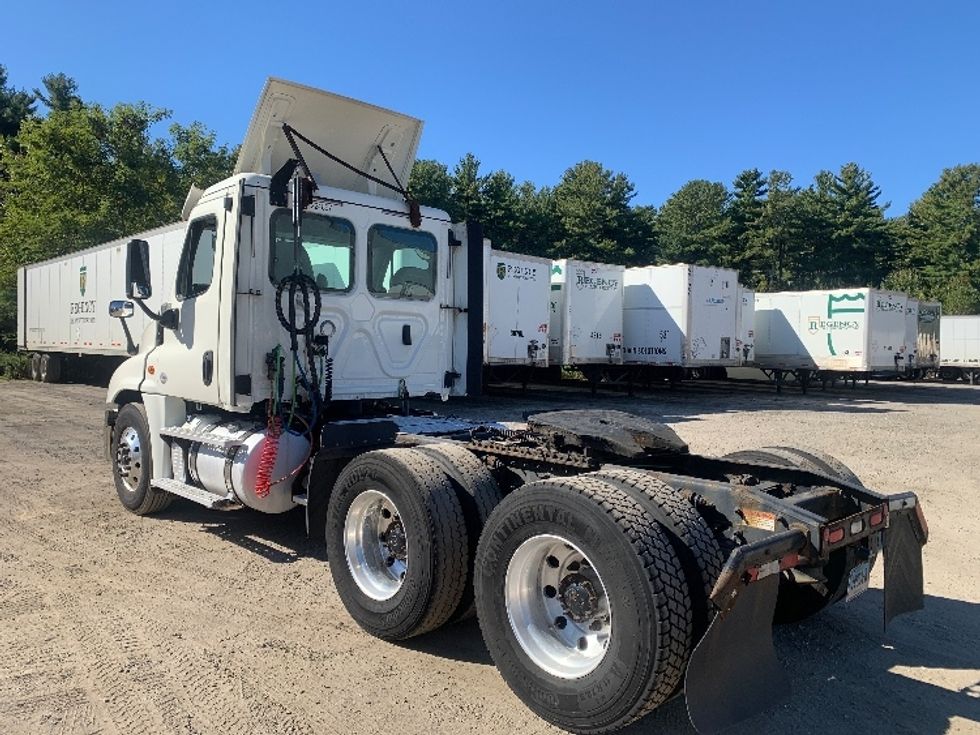 Day Cab Tractor-Heavy Duty Tractors-Freightliner-2019-Cascadia 12564ST-Springfield-MA-511,156\n\t\tmiles-$ 31,250 - Image 5