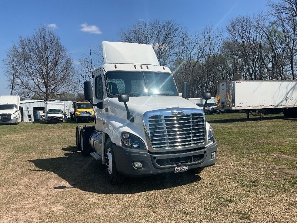 Day Cab Tractor-Heavy Duty Tractors-Freightliner-2019-Cascadia 12564ST-Springfield-MO-163,817\n\t\tmiles-$ 44,750 - Image 1