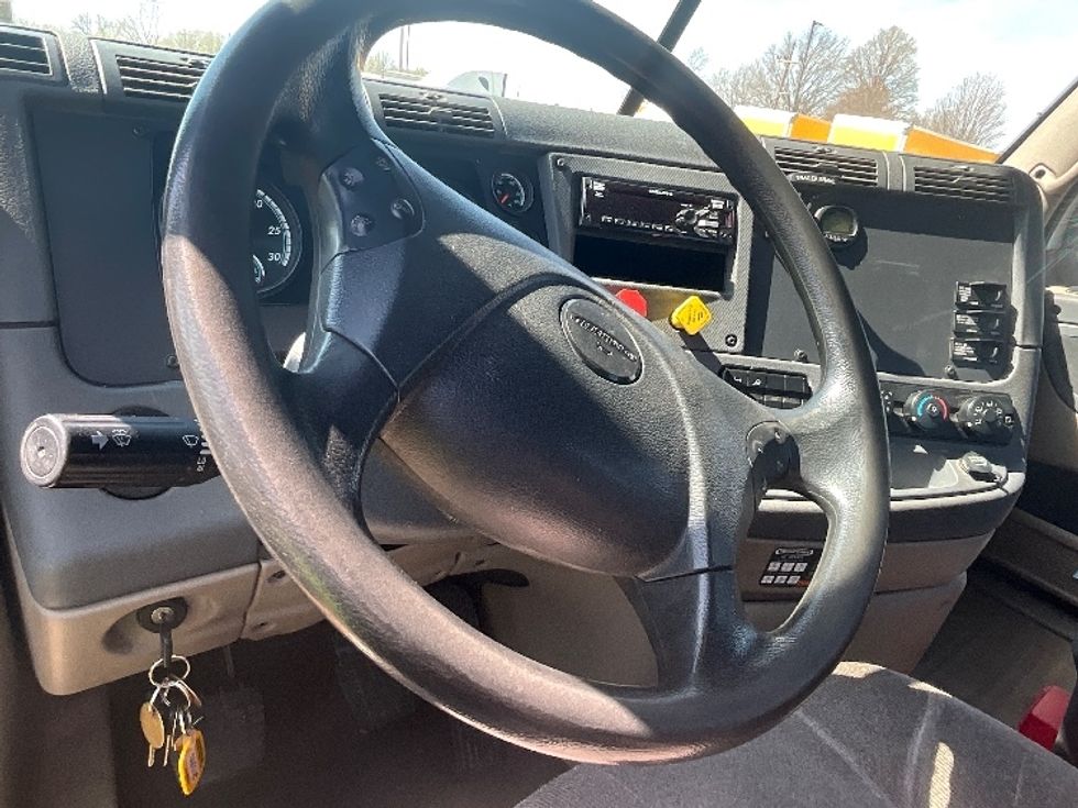 Day Cab Tractor-Heavy Duty Tractors-Freightliner-2019-Cascadia 12564ST-Springfield-MO-163,817\n\t\tmiles-$ 44,750 - Image 10