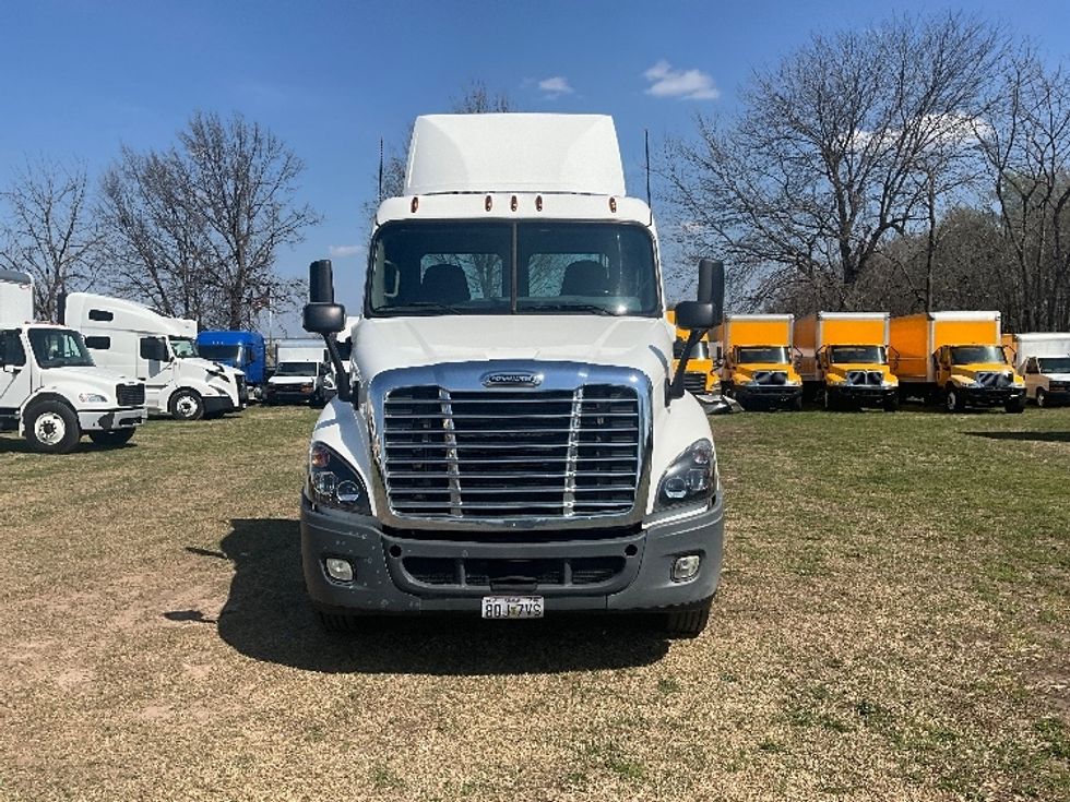 Day Cab Tractor-Heavy Duty Tractors-Freightliner-2019-Cascadia 12564ST-Springfield-MO-163,817\n\t\tmiles-$ 44,750 - Image 2