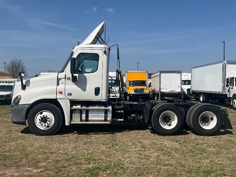 Day Cab Tractor-Heavy Duty Tractors-Freightliner-2019-Cascadia 12564ST-Springfield-MO-163,817\n\t\tmiles-$ 44,750 - Image 4