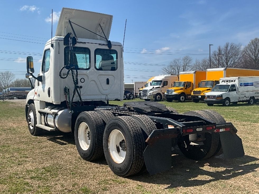 Day Cab Tractor-Heavy Duty Tractors-Freightliner-2019-Cascadia 12564ST-Springfield-MO-163,817\n\t\tmiles-$ 44,750 - Image 5