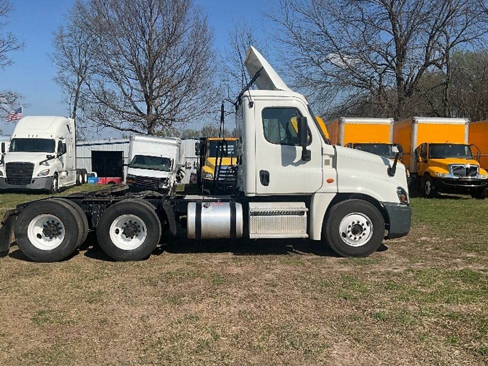 Day Cab Tractor-Heavy Duty Tractors-Freightliner-2019-Cascadia 12564ST-Springfield-MO-163,817\n\t\tmiles-$ 44,750 - Image 7