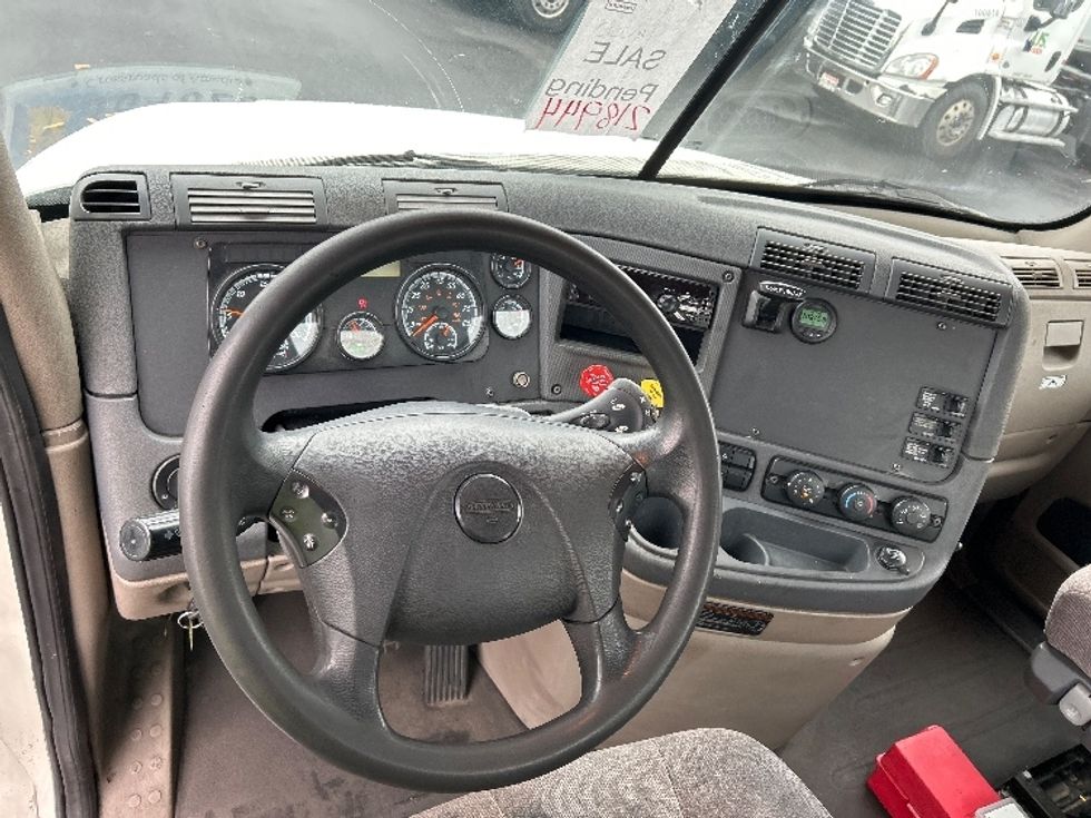 2019 Freightliner Cascadia 125" Sleeper Cab photo 11
