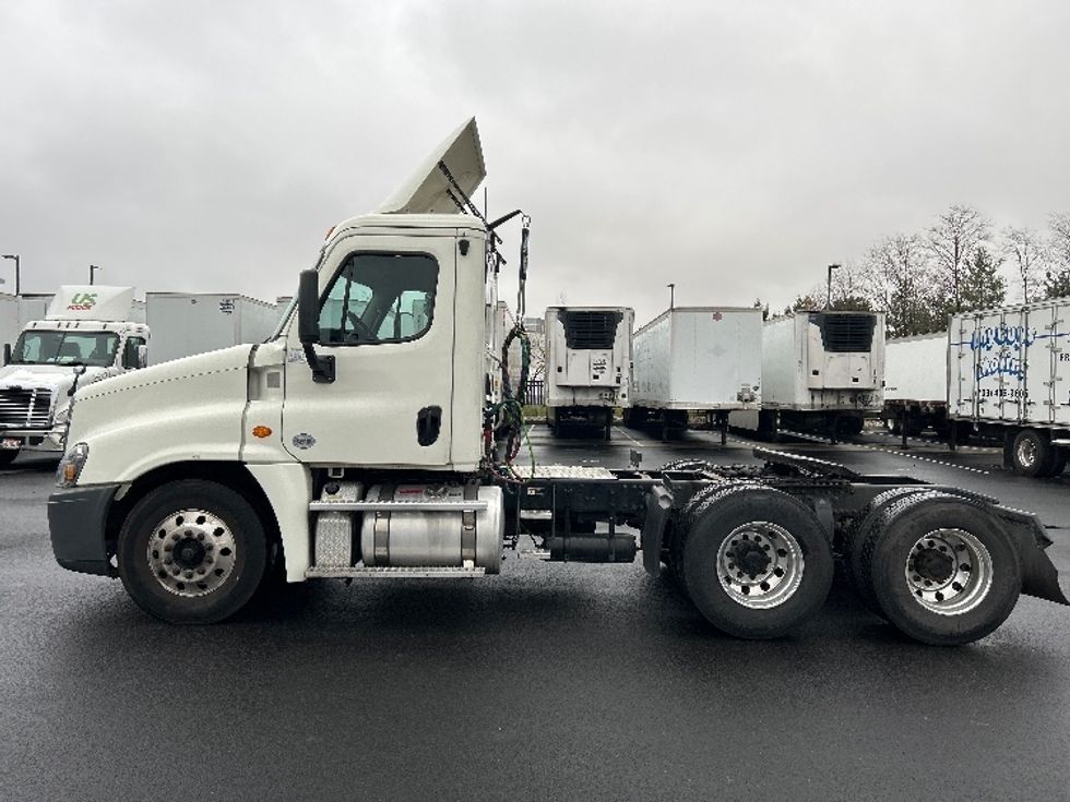 2019 Freightliner Cascadia 125" Sleeper Cab photo 4