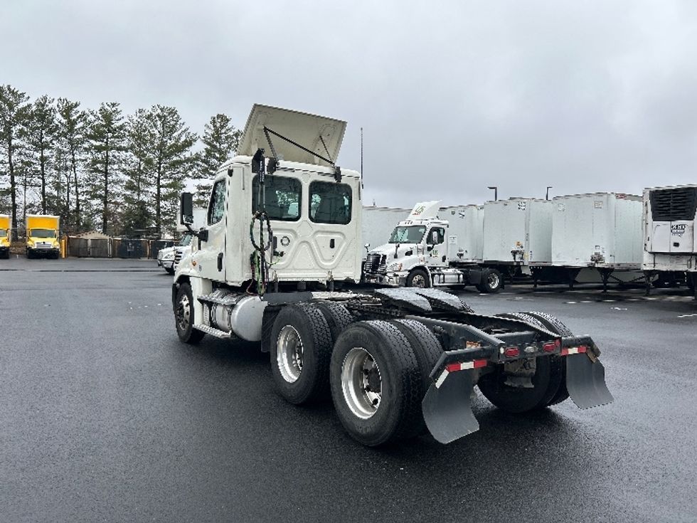 2019 Freightliner Cascadia 125" Sleeper Cab photo 5