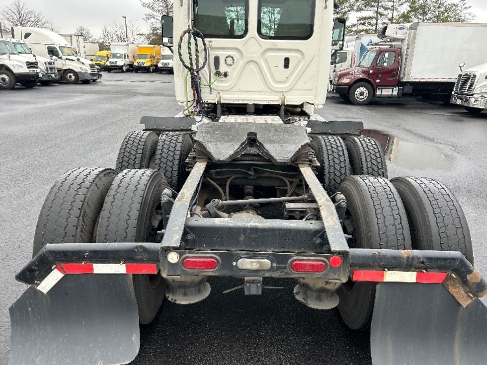 2019 Freightliner Cascadia 125" Sleeper Cab photo 6
