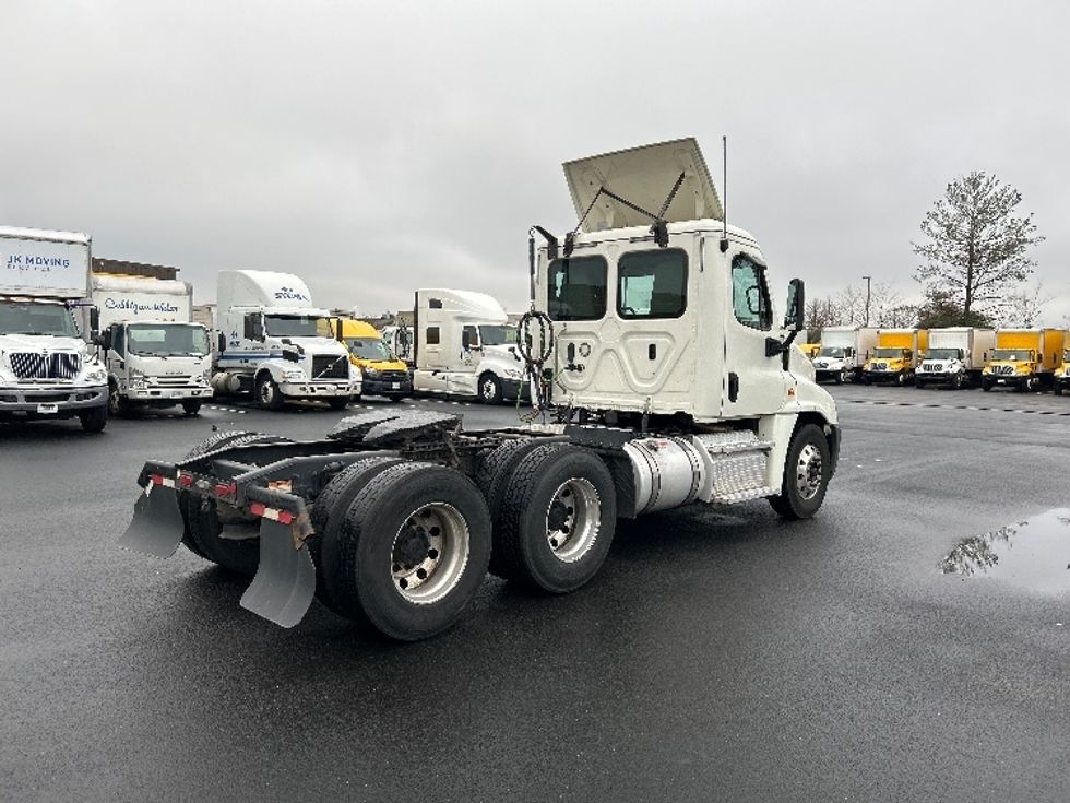 2019 Freightliner Cascadia 125" Sleeper Cab photo 7