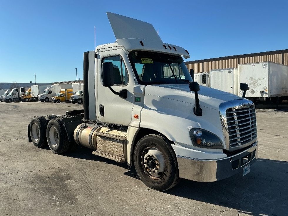 Day Cab Tractor-Heavy Duty Tractors-Freightliner-2019-Cascadia 12564ST-Sturtevant-WI-170,093\n\t\tmiles-$ 59,000 - Image 1