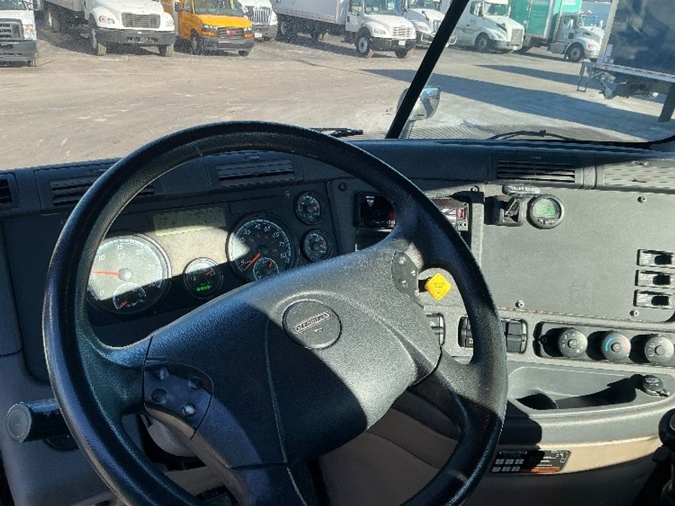 Day Cab Tractor-Heavy Duty Tractors-Freightliner-2019-Cascadia 12564ST-Sturtevant-WI-170,093\n\t\tmiles-$ 59,000 - Image 11