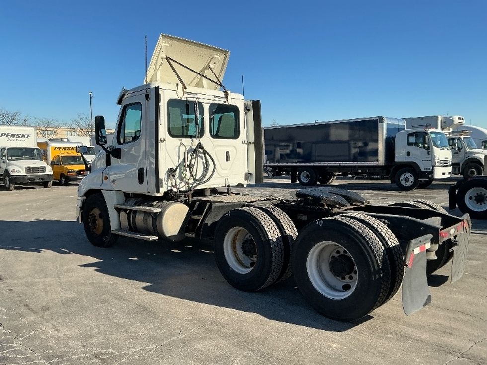Day Cab Tractor-Heavy Duty Tractors-Freightliner-2019-Cascadia 12564ST-Sturtevant-WI-170,093\n\t\tmiles-$ 59,000 - Image 5