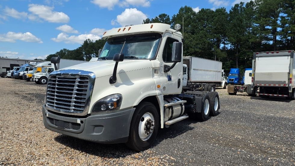 Day Cab Tractor-Heavy Duty Tractors-Freightliner-2019-Cascadia 12564ST-Suwanee-GA-359,720\n\t\tmiles-$ 43,500 - Image 3