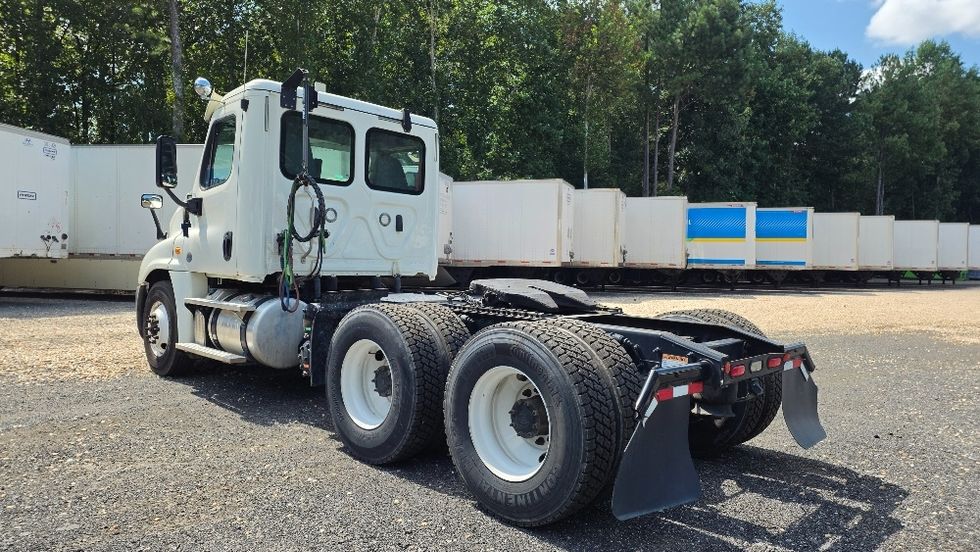 Day Cab Tractor-Heavy Duty Tractors-Freightliner-2019-Cascadia 12564ST-Suwanee-GA-359,720\n\t\tmiles-$ 43,500 - Image 5