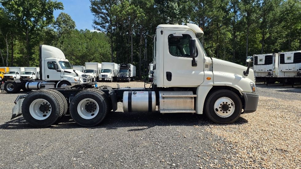 Day Cab Tractor-Heavy Duty Tractors-Freightliner-2019-Cascadia 12564ST-Suwanee-GA-359,720\n\t\tmiles-$ 43,500 - Image 8