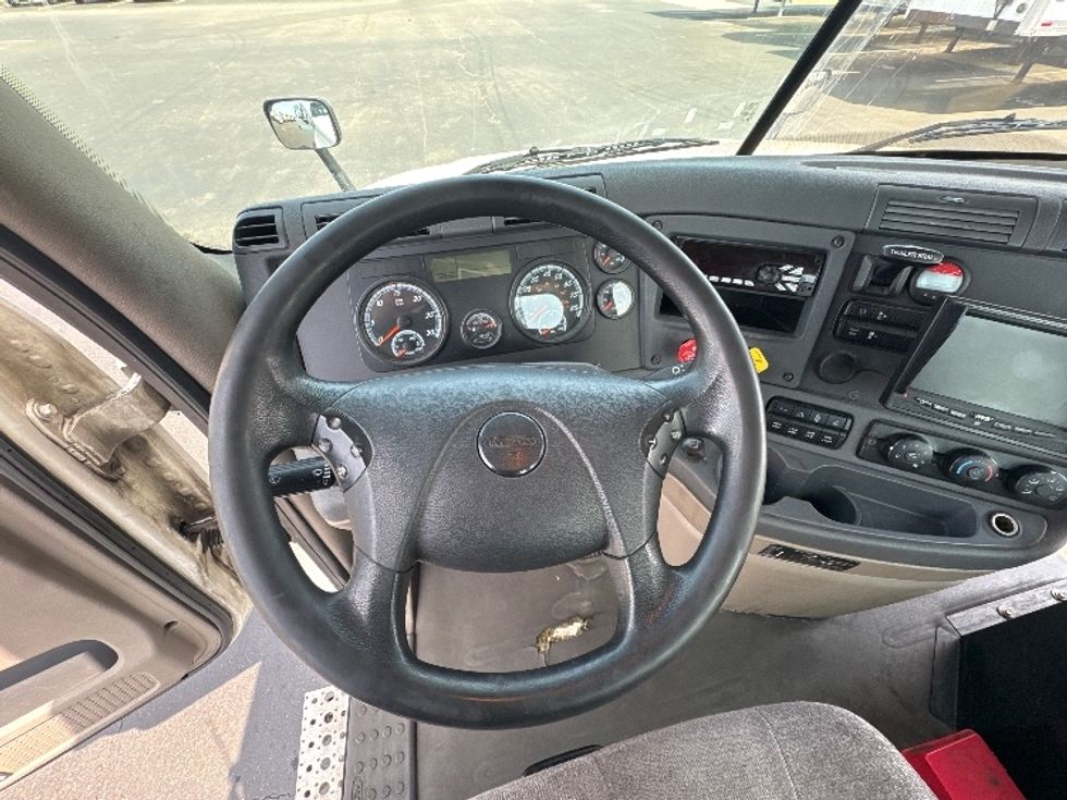 Day Cab Tractor-Heavy Duty Tractors-Freightliner-2019-Cascadia 12564ST-Swedesboro-NJ-357,120\n\t\tmiles-$ 42,750 - Image 11