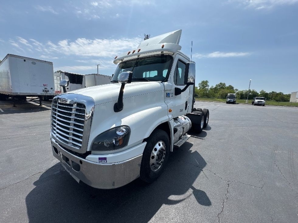 Day Cab Tractor-Heavy Duty Tractors-Freightliner-2019-Cascadia 12564ST-Swedesboro-NJ-357,120\n\t\tmiles-$ 42,750 - Image 3